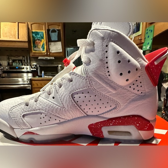 Jordan retro 6s red Oreo! - Picture 2 of 6